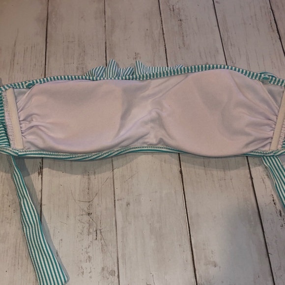 Jessica Simpson 'Seersucker' Ruffle Bikini. - Picture 4 of 12